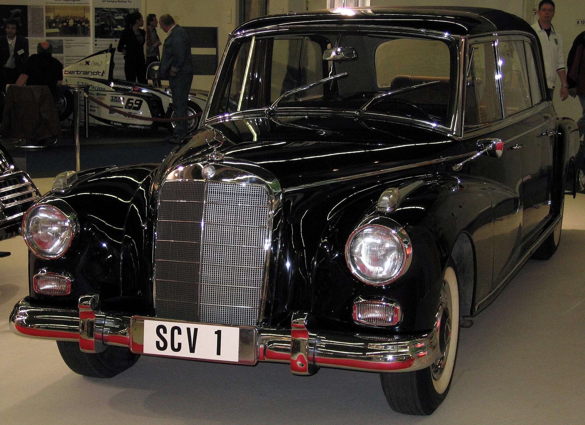 Mercedes-Benz 300 d Landaulet (W 189) papal Pullman landaulet with removable rear side windows