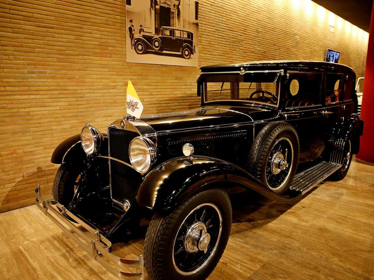 1930 Mercedes-Benz Nürburg 460 limousine given to Pope Pius XI, displayed in the Vatican Museums