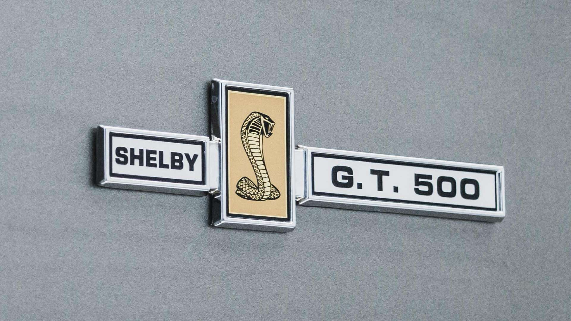 Shelby GT500 cobra badge on the 1968 Mustang restomod