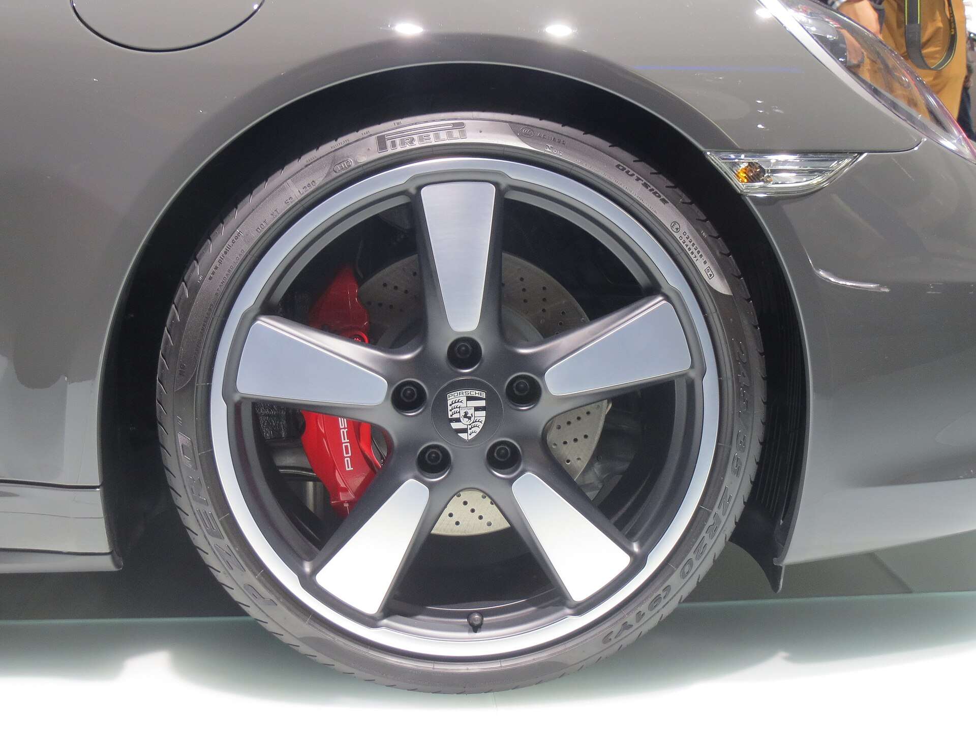 Close view of a forged Fuchs-style alloy wheel on a Porsche 911