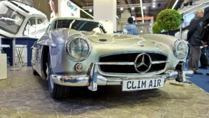 On a 300 SL Gullwing, the Data Card Decides Whether “Alloy” Is a Fact or a Fantasy - featured image